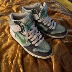Nike 6.0 Mint High Tops size 6